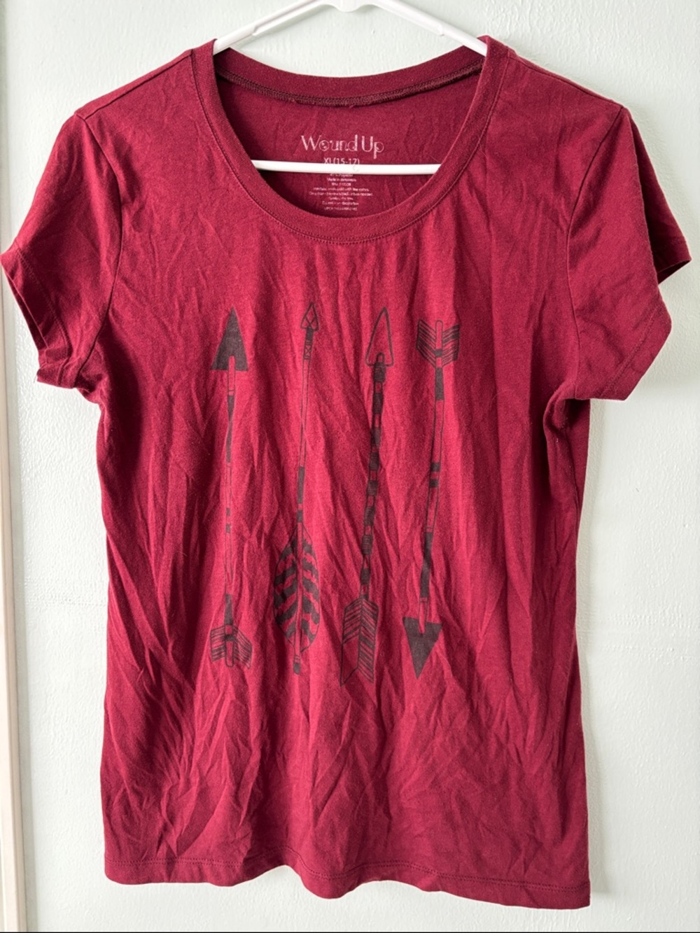 🌷5/$10🌷Wound Up Maroon Short-Sleeve Tee with Arrow Graphics